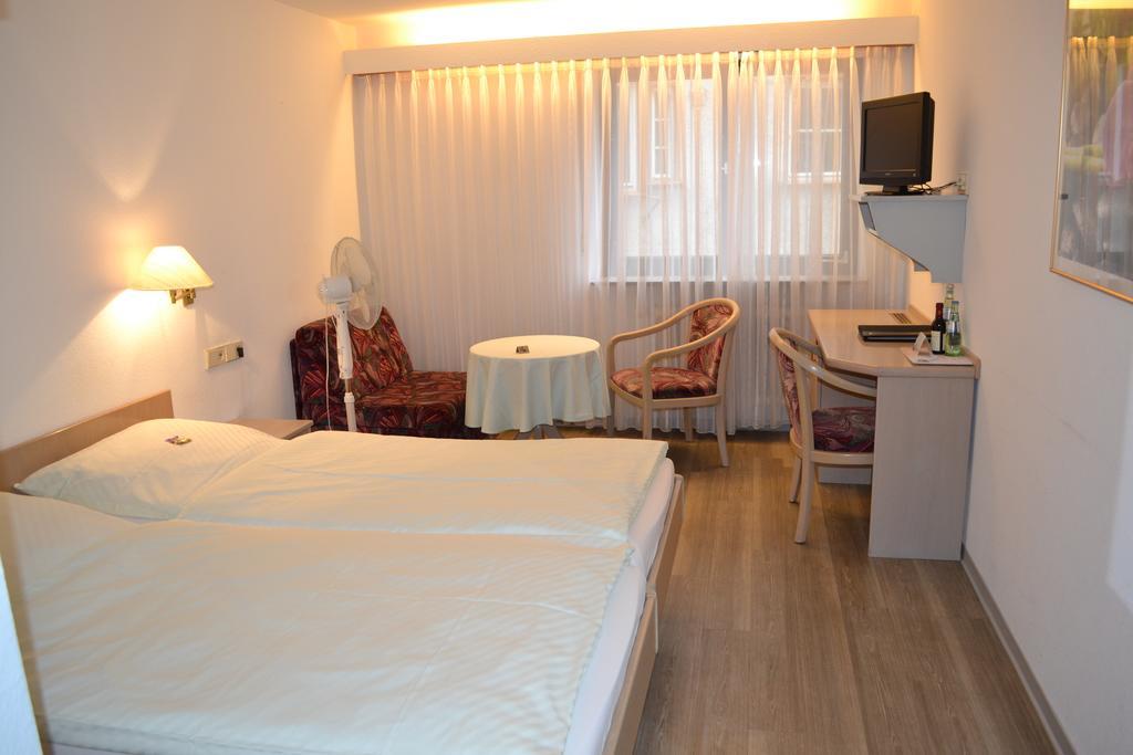 Hotel Hospiz Tuebingen Bilik gambar
